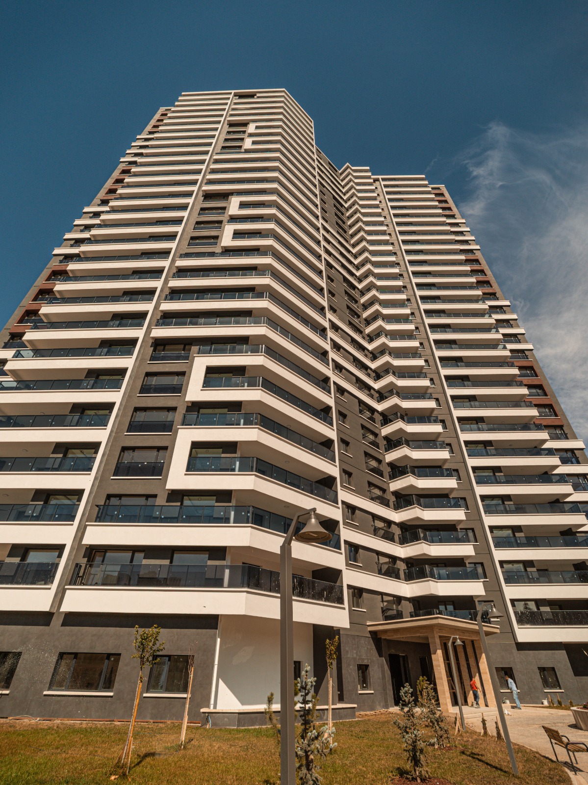 Vadi Ankara Simetrik Kule Bloğu ve Taç Kapı Girişi