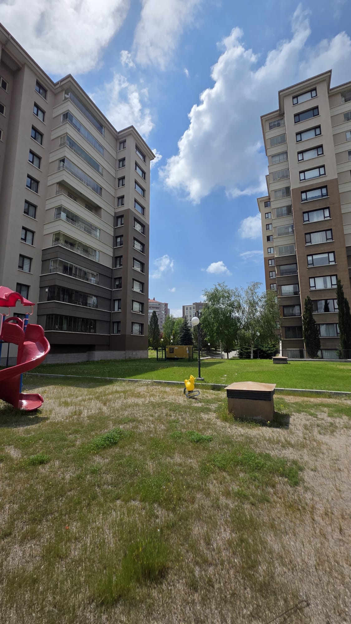Yaşamkent Sitesi Avlu ve Oyun Alanı